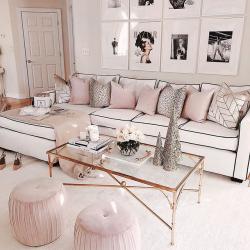 Need a quick living room upgrade? Switch out your coffee table for a new look! ????????
???? @xolexp