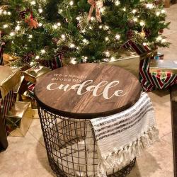 An accent throw adds a warm, cozy vibe to so much more of your holiday decor. ???? ???? ??
???? @som